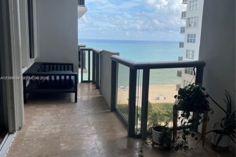 Copropriété à vendre à Miami Beach, Floride: 3 chambres, 143.07 m2 № 2431380 - photo 2