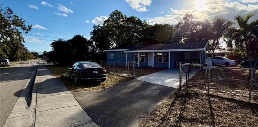 House in Oakland Park, Florida 3 bedrooms, 117.43 sq.m. № 2018084