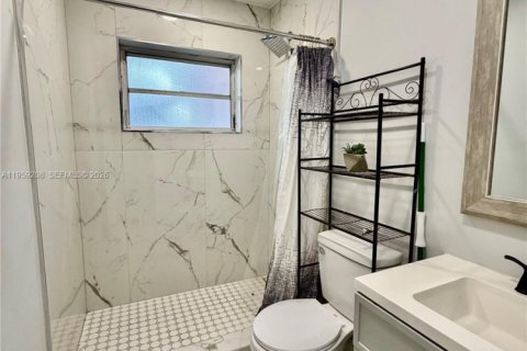 House in Oakland Park, Florida 3 bedrooms, 117.43 sq.m. № 2018084 - photo 8