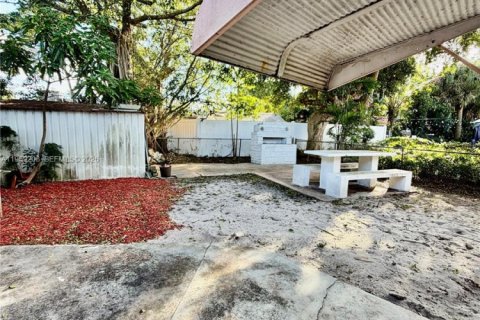 House in Oakland Park, Florida 3 bedrooms, 117.43 sq.m. № 2018084 - photo 16