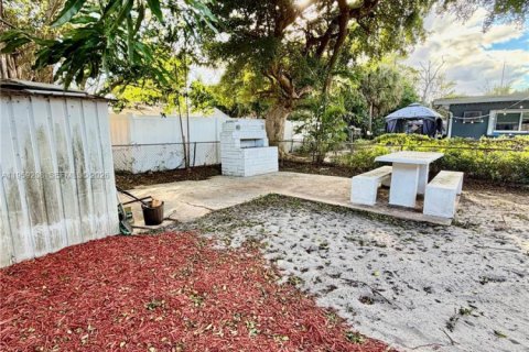 House in Oakland Park, Florida 3 bedrooms, 117.43 sq.m. № 2018084 - photo 17