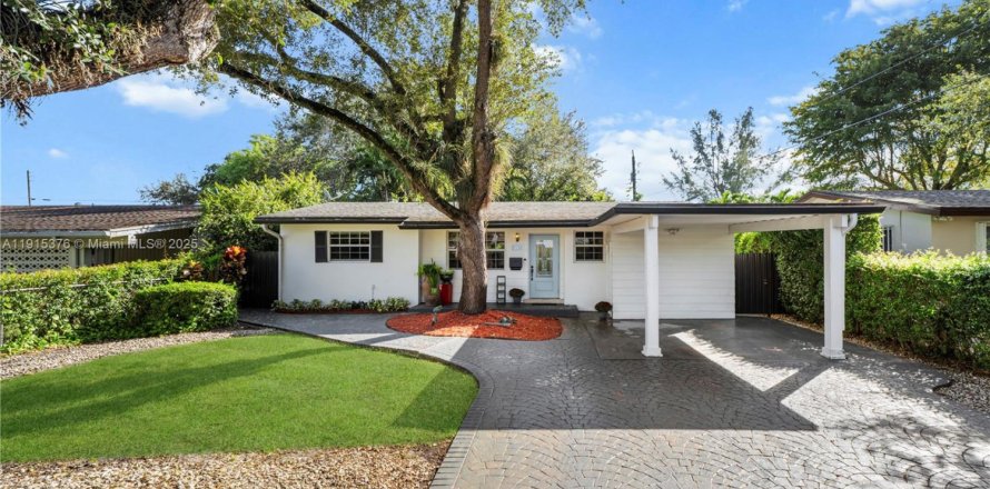 Дом в Майами, Флорида 3 спальни, 103.49м2 № 1971576