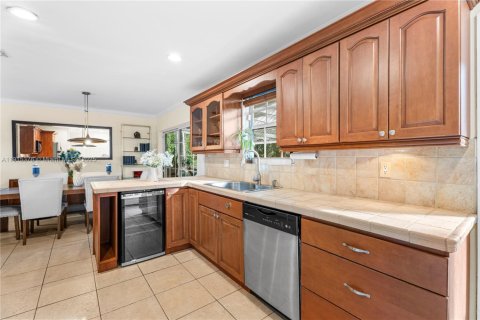 Купить виллу или дом в Майами, Флорида 3 спальни, 103.49м2, № 1971576 - фото 16