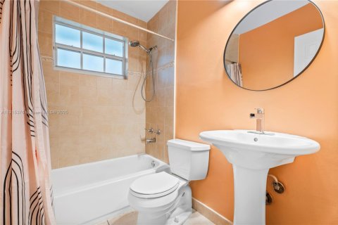 Купить виллу или дом в Майами, Флорида 3 спальни, 103.49м2, № 1971576 - фото 12