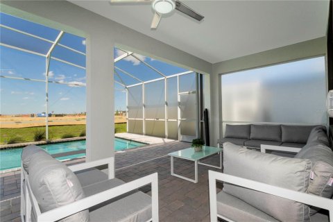 House in Davenport, Florida 8 bedrooms, 373.28 sq.m. № 1916244 - photo 13