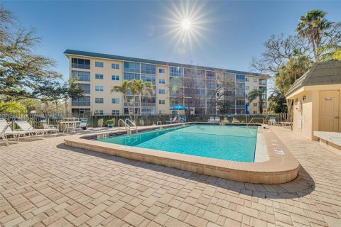Condominio en venta en Sarasota, Florida, 2 dormitorios, 107.77 m2 № 2095486 - foto 25