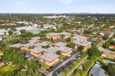 Condo in Miami, Florida, 2 bedrooms № 1969777 - photo 16