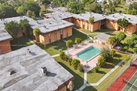 Condo in Miami, Florida, 2 bedrooms № 1969777 - photo 21