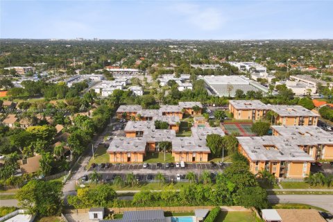 Condo in Miami, Florida, 2 bedrooms № 1969777 - photo 17