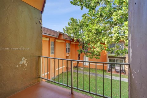 Condo in Miami, Florida, 2 bedrooms № 1969777 - photo 10