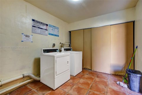 Condo in Miami, Florida, 2 bedrooms № 1969777 - photo 19