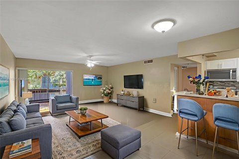 Condo in Miami, Florida, 2 bedrooms № 1969777 - photo 7