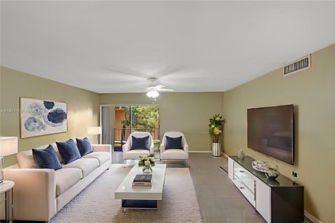 Condo in Miami, Florida, 2 bedrooms № 1969777 - photo 1