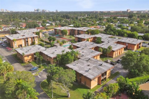 Condo in Miami, Florida, 2 bedrooms № 1969777 - photo 15