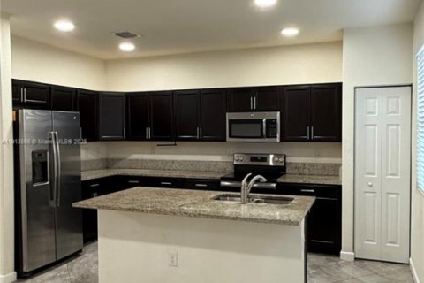 Touwnhouse à louer à Homestead, Floride: 3 chambres, 169.92 m2 № 1968870 - photo 6