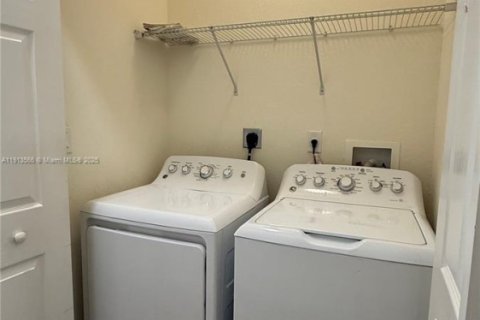 Touwnhouse à louer à Homestead, Floride: 3 chambres, 169.92 m2 № 1968870 - photo 18