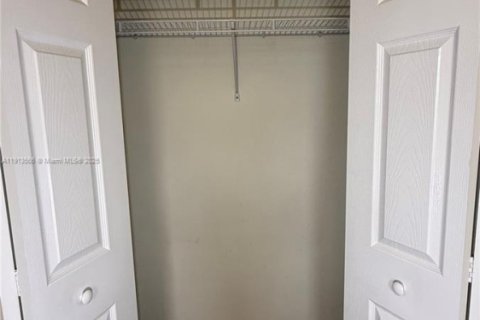 Touwnhouse à louer à Homestead, Floride: 3 chambres, 169.92 m2 № 1968870 - photo 12