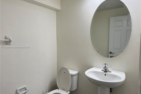 Touwnhouse à louer à Homestead, Floride: 3 chambres, 169.92 m2 № 1968870 - photo 7