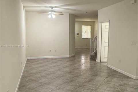 Touwnhouse à louer à Homestead, Floride: 3 chambres, 169.92 m2 № 1968870 - photo 3