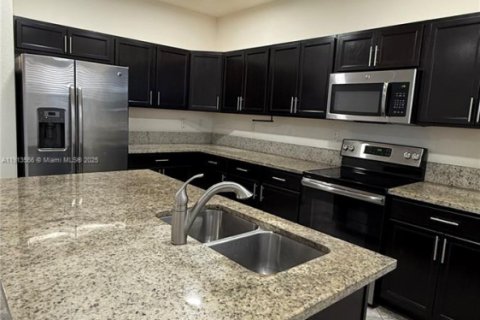 Touwnhouse à louer à Homestead, Floride: 3 chambres, 169.92 m2 № 1968870 - photo 5