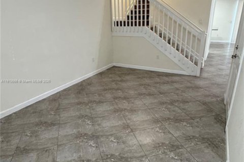 Touwnhouse à louer à Homestead, Floride: 3 chambres, 169.92 m2 № 1968870 - photo 2