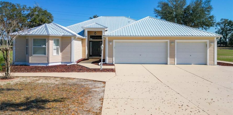 House in Summerfield, Florida 4 bedrooms, 325.53 sq.m. № 2431192