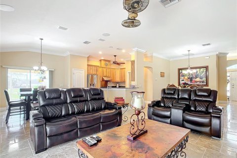House in Summerfield, Florida 4 bedrooms, 325.53 sq.m. № 2431192 - photo 6