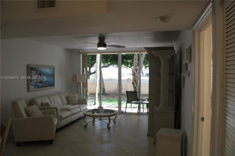 Copropriété à louer à Dania Beach, Floride: 2 chambres, 107.95 m2 № 2089556 - photo 5