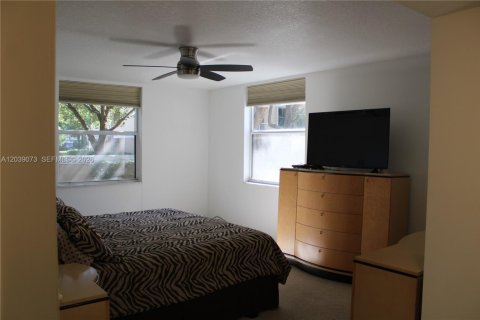 Copropriété à louer à Dania Beach, Floride: 2 chambres, 107.95 m2 № 2089556 - photo 15