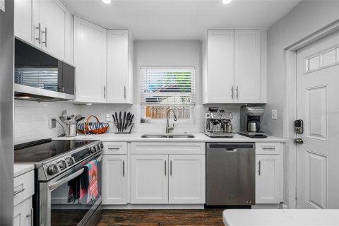 Villa ou maison à vendre à Tampa, Floride: 2 chambres, 73.11 m2 № 1918109 - photo 7