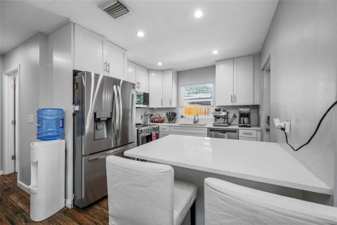 Villa ou maison à vendre à Tampa, Floride: 2 chambres, 73.11 m2 № 1918109 - photo 5