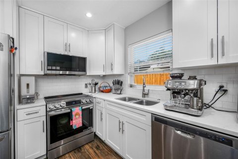 Villa ou maison à vendre à Tampa, Floride: 2 chambres, 73.11 m2 № 1918109 - photo 6