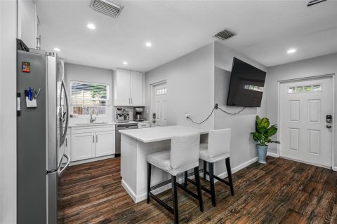 Villa ou maison à vendre à Tampa, Floride: 2 chambres, 73.11 m2 № 1918109 - photo 4