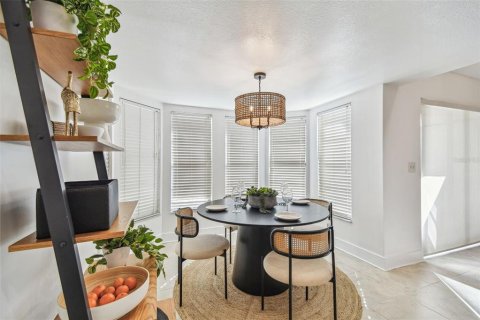 Villa ou maison à vendre à Palm Harbor, Floride: 3 chambres, 196.02 m2 № 2413874 - photo 8