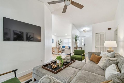 Villa ou maison à vendre à Palm Harbor, Floride: 3 chambres, 196.02 m2 № 2413874 - photo 6