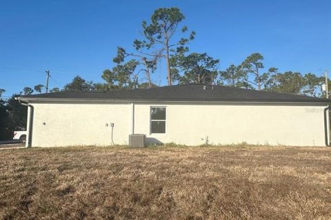 Commercial property in Port Charlotte, Florida 6 bedrooms, 215.9 sq.m. № 2124244 - photo 6