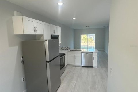 Commercial property in Port Charlotte, Florida 6 bedrooms, 215.9 sq.m. № 2124244 - photo 3