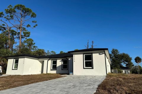 Commercial property in Port Charlotte, Florida 6 bedrooms, 215.9 sq.m. № 2124244 - photo 7