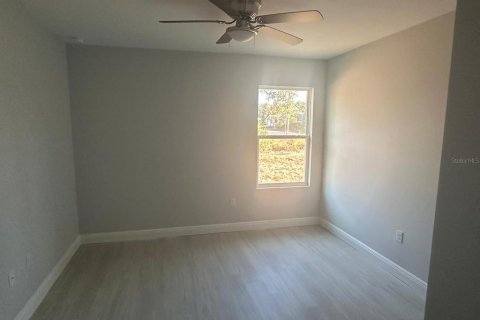 Commercial property in Port Charlotte, Florida 6 bedrooms, 215.9 sq.m. № 2124244 - photo 4