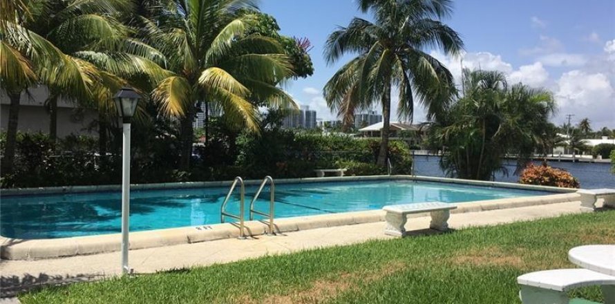 Condominio en Hallandale Beach, Florida, 1 dormitorio  № 1162973