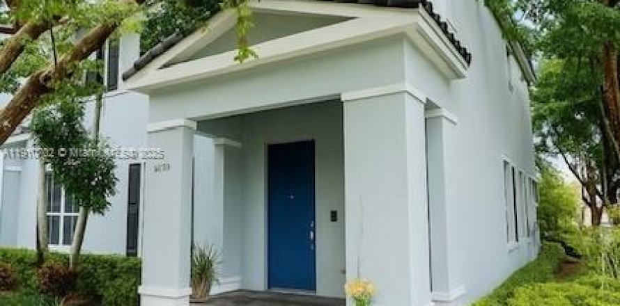 Townhouse in Miami, Florida 5 bedrooms, 214.79 sq.m. № 2013366