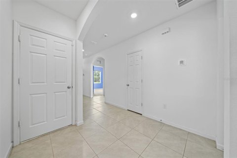 House in Palm Bay, Florida 4 bedrooms, 179.67 sq.m. № 1808361 - photo 8