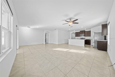 House in Palm Bay, Florida 4 bedrooms, 179.67 sq.m. № 1808361 - photo 10