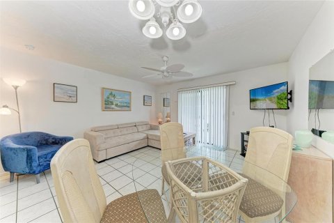 Condo in Holmes Beach, Florida, 2 bedrooms  № 2098674 - photo 12