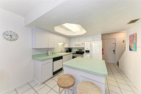 Condo in Holmes Beach, Florida, 2 bedrooms  № 2098674 - photo 16