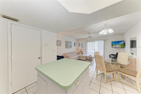 Condo in Holmes Beach, Florida, 2 bedrooms  № 2098674 - photo 19