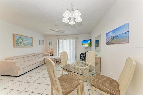 Condo in Holmes Beach, Florida, 2 bedrooms  № 2098674 - photo 11
