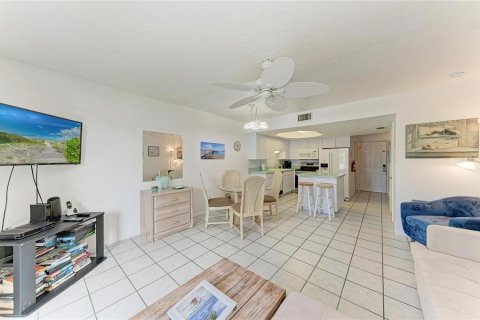Condo in Holmes Beach, Florida, 2 bedrooms  № 2098674 - photo 14