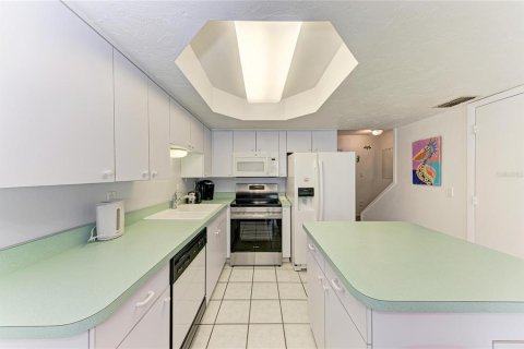 Condo in Holmes Beach, Florida, 2 bedrooms  № 2098674 - photo 17
