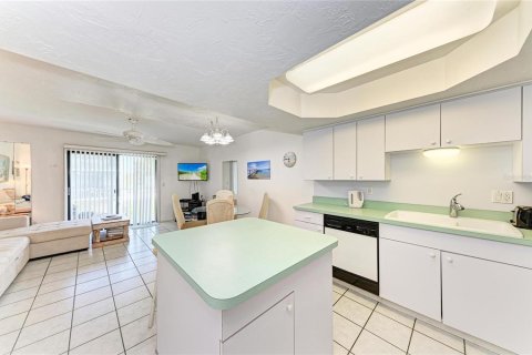 Condo in Holmes Beach, Florida, 2 bedrooms  № 2098674 - photo 18